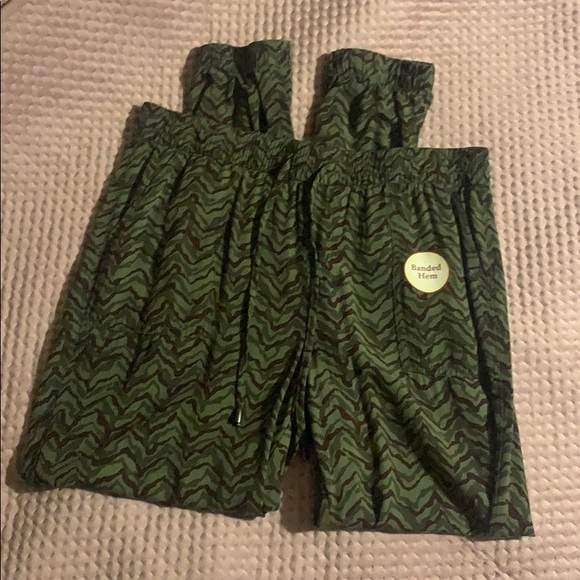 3/$25 Ladies 8/10 pants NWOT - Picture 1 of 9